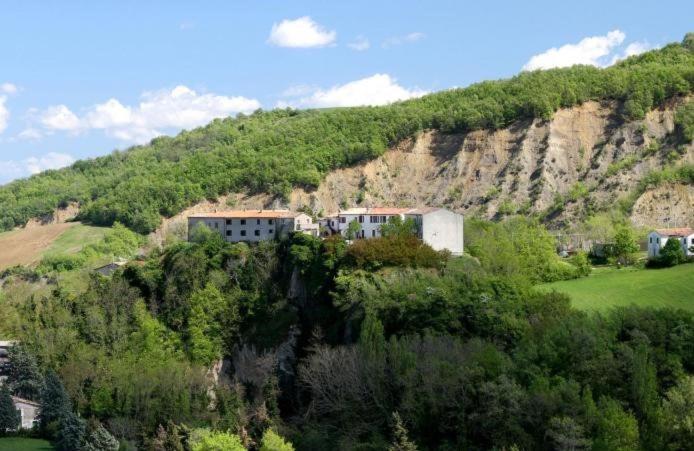 杰马诺 Locanda Delle Grotte Di Onferno酒店 外观 照片